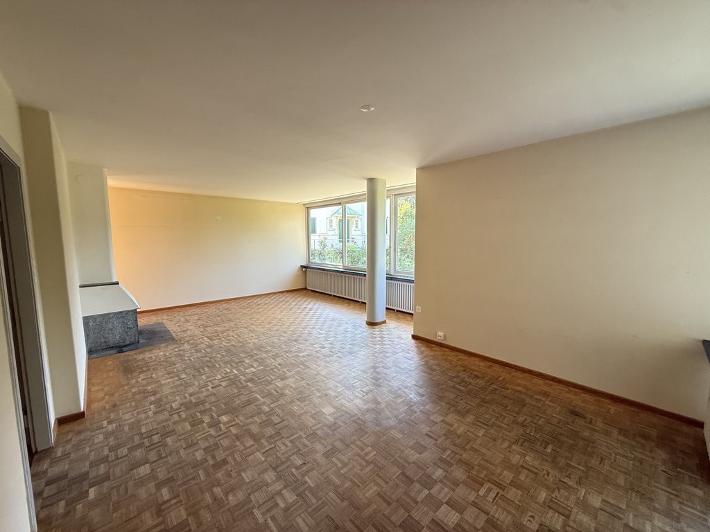 5 rooms apartment