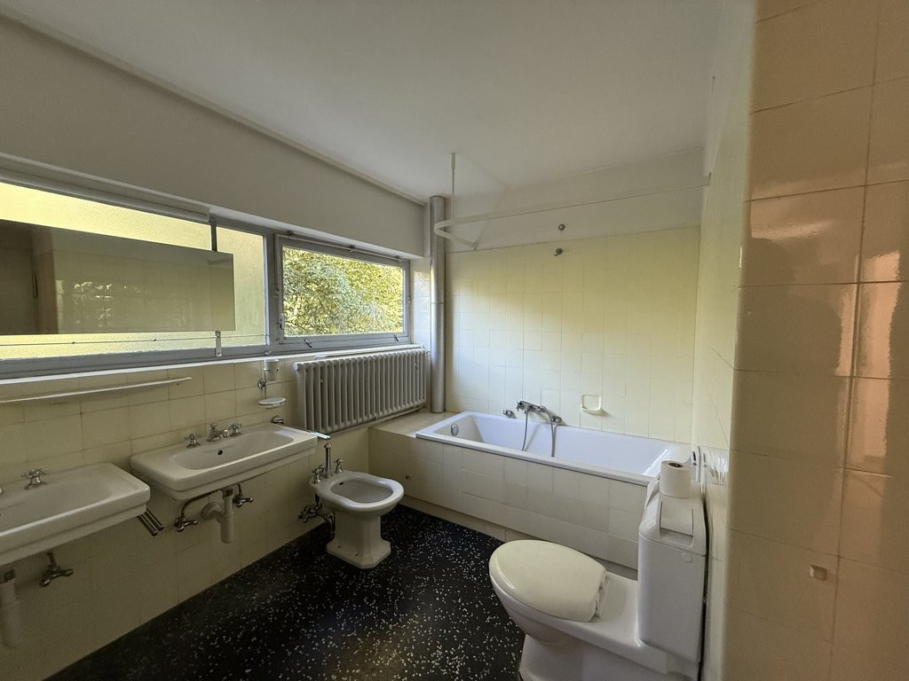 5 rooms apartment