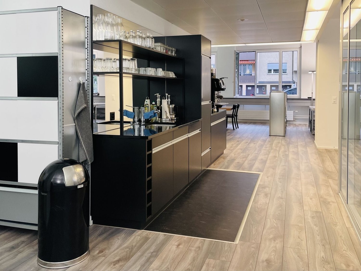 256m² office