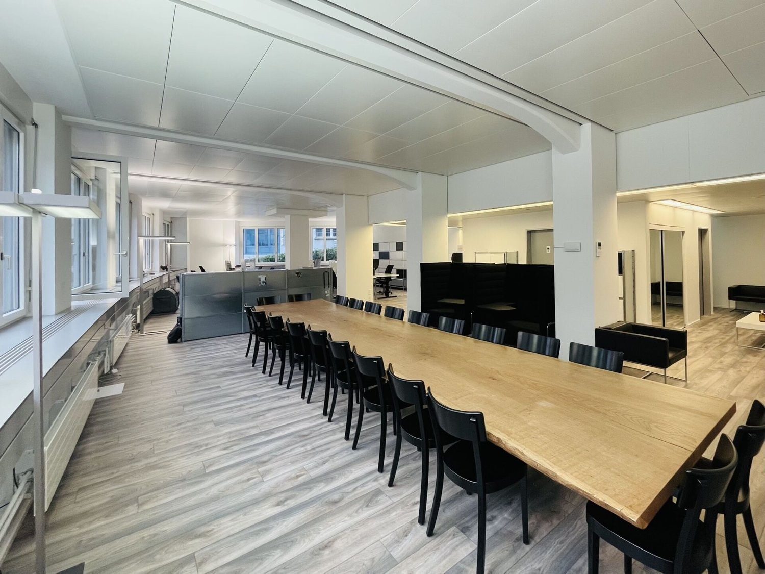256m² office
