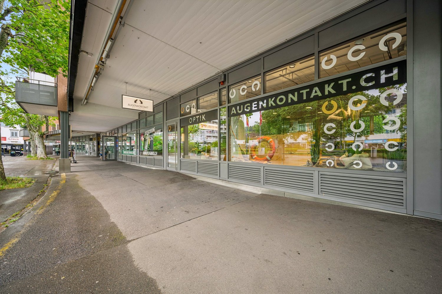 200m² commercial