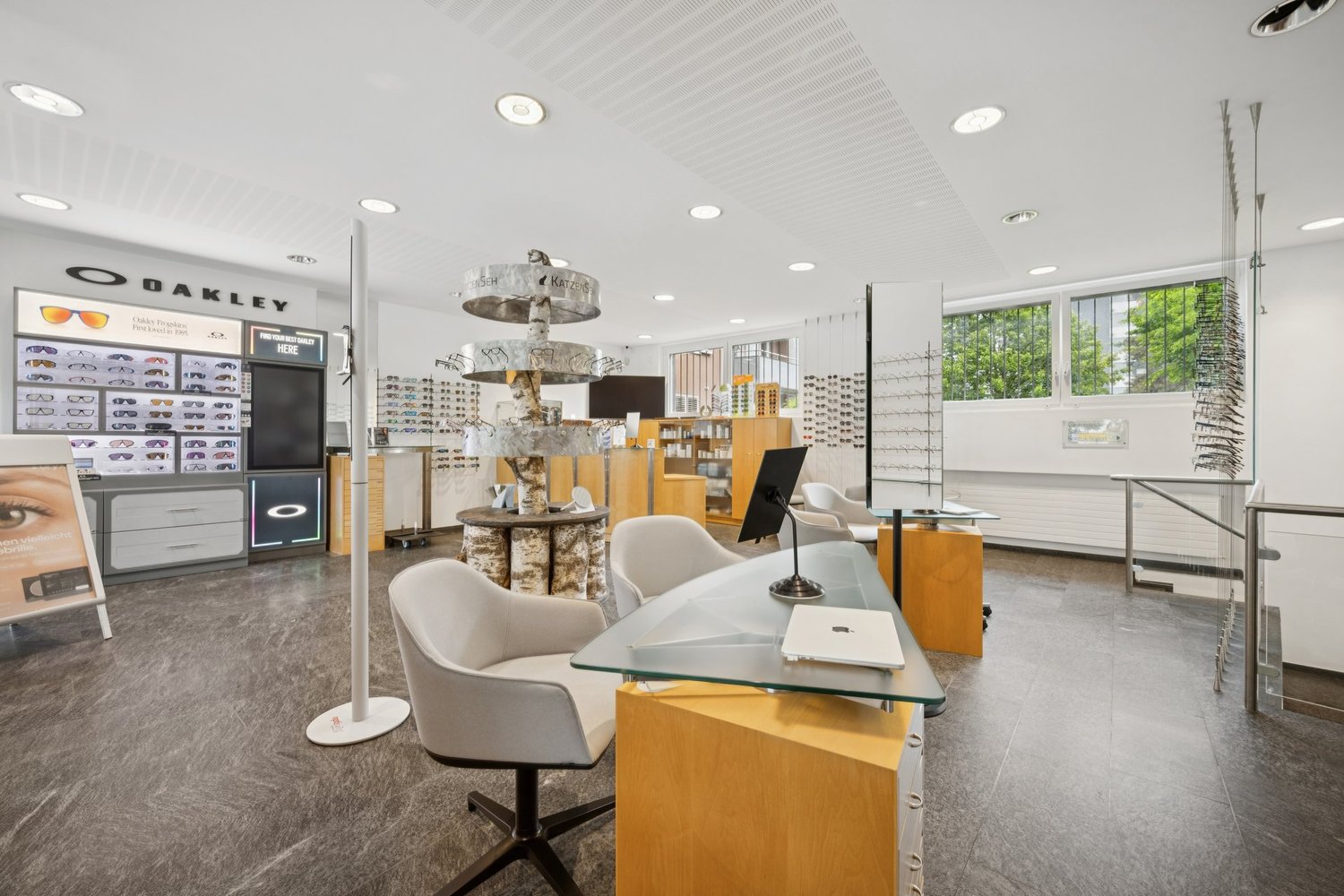 200m² commercial