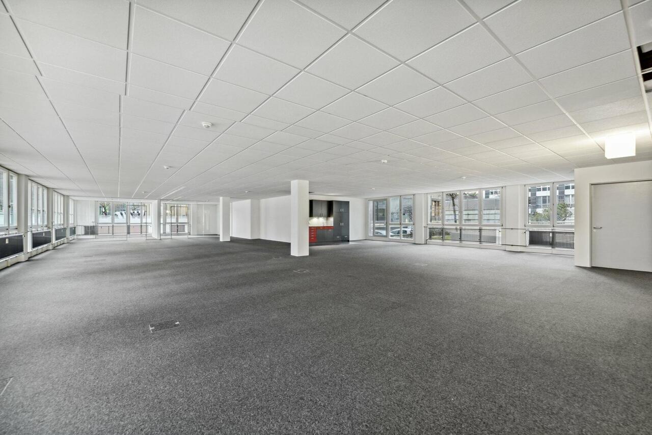 351m² bureau