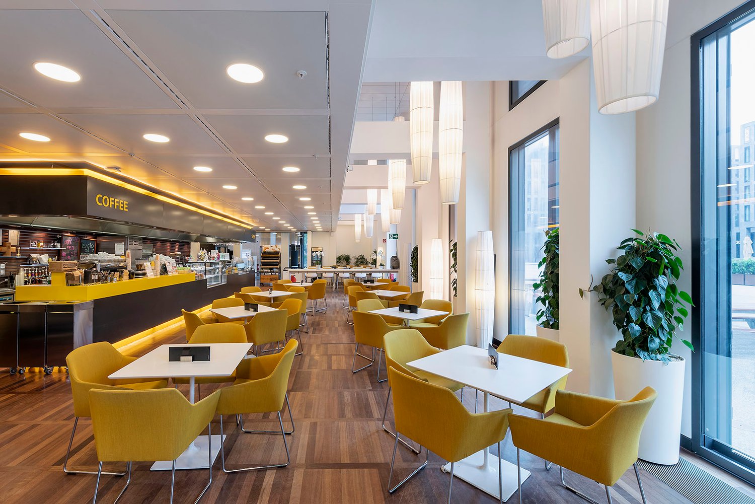 254m² coffeehouse