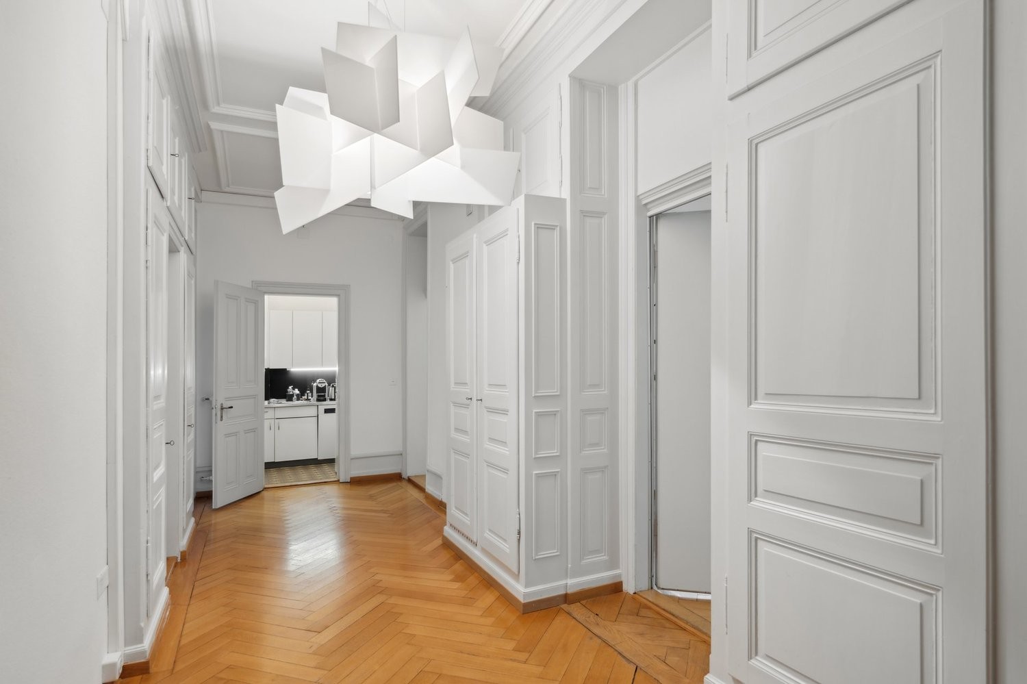 132m² office