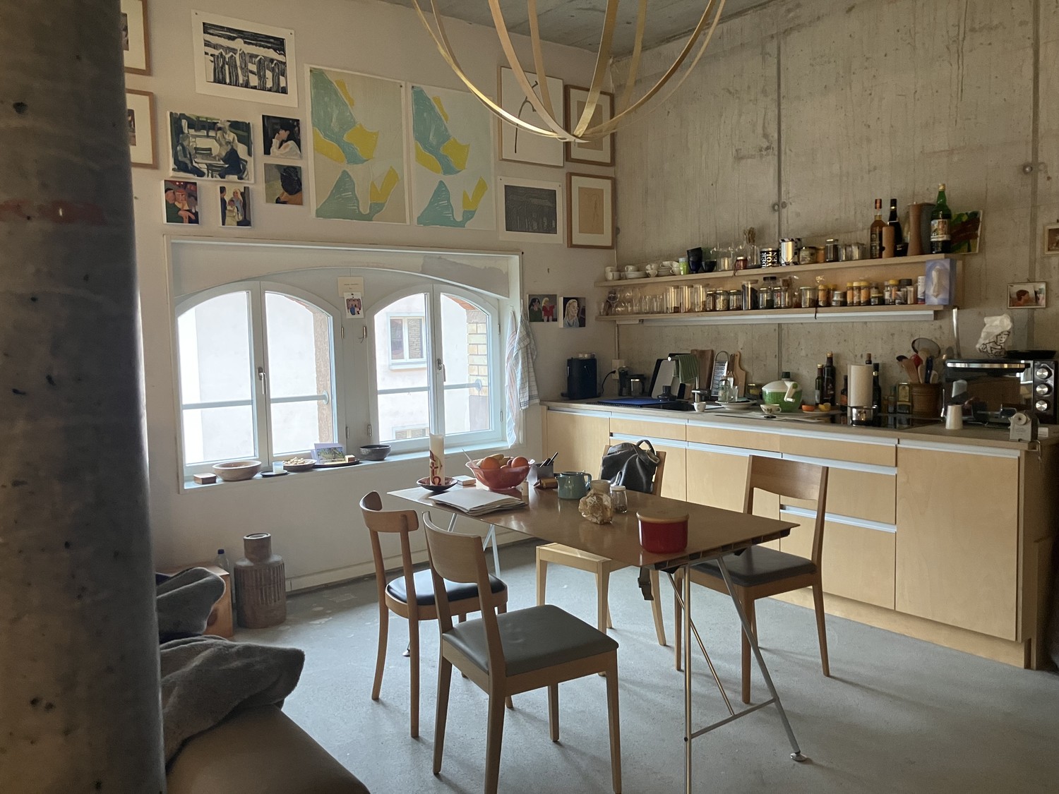 45m² commercial

Subtenant (male/female) wanted for
Atelier Galerieraum

Atelier at Giesshübelstrasse 62 B on the 4th floor with a large roof terrace, directly opposite Brunaupark and Sihlcity.

The entire area is approx. 130M2. Kitchen, WC / shower and Wlan are available.

I am looking for 1 - 2 su