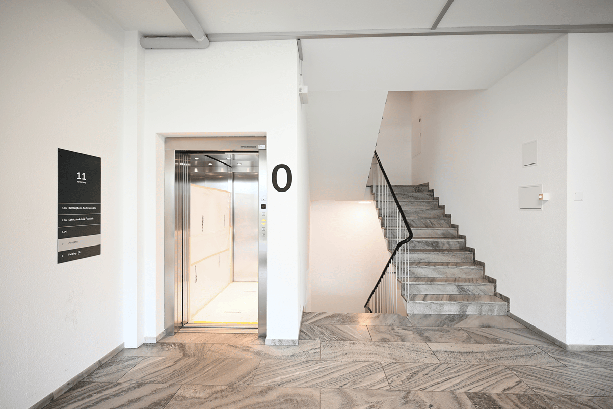 516m² office
