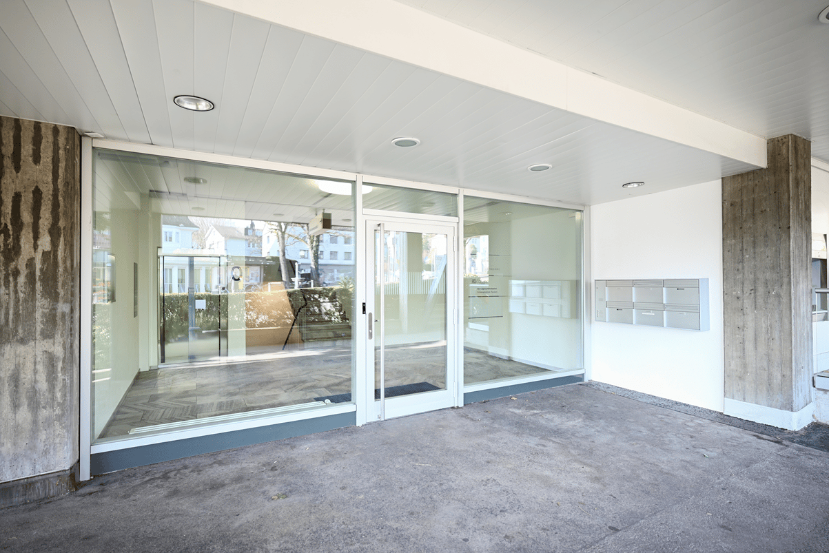 516m² office
