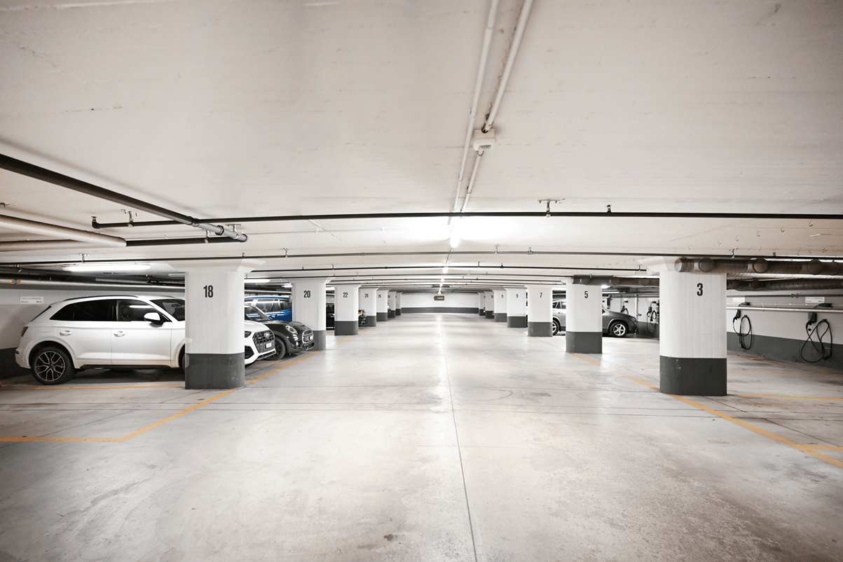 516m² office