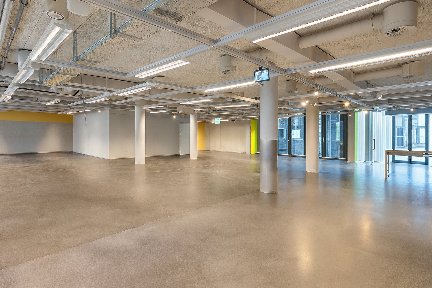 633m² shop