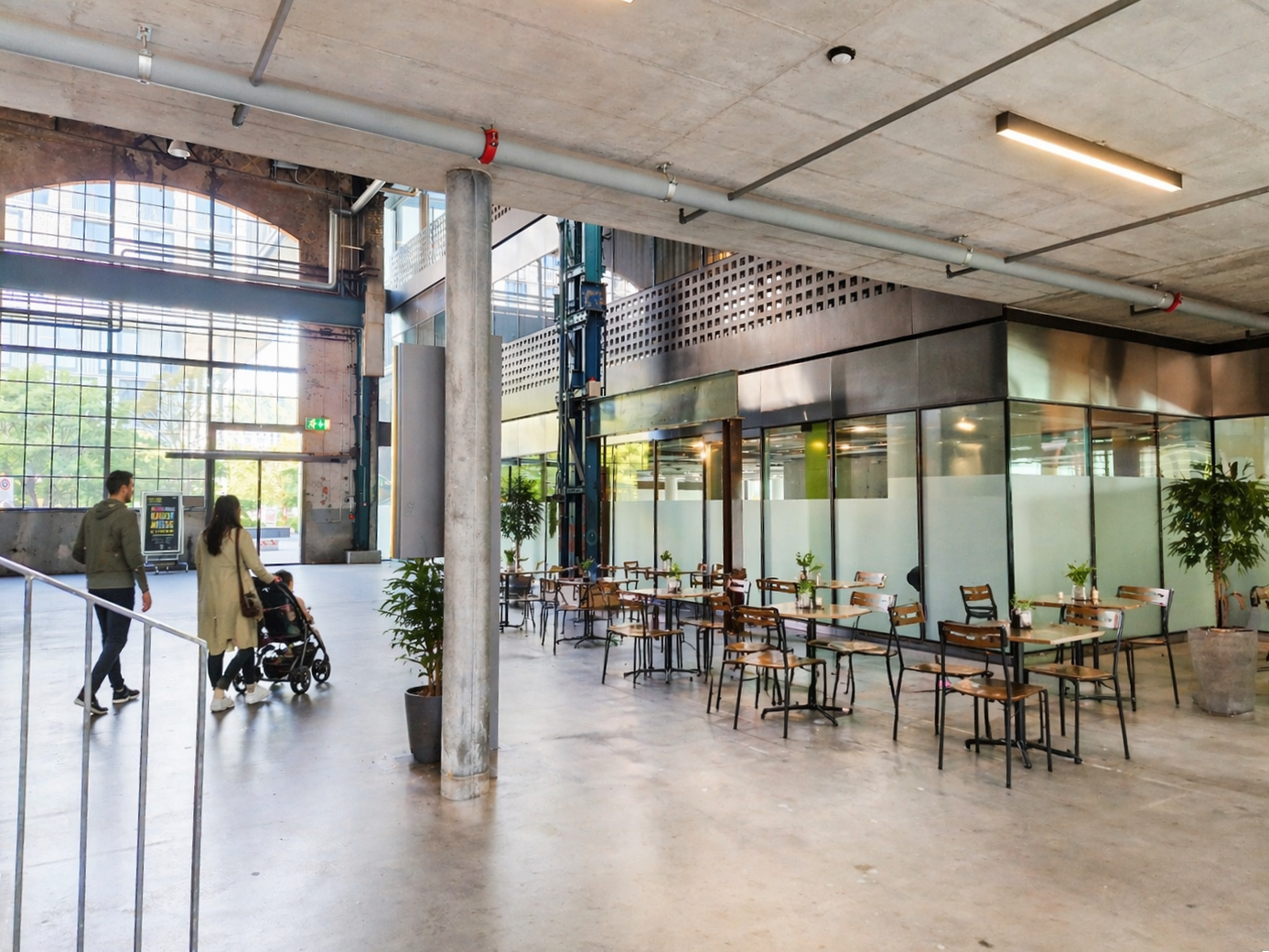 633m² shop