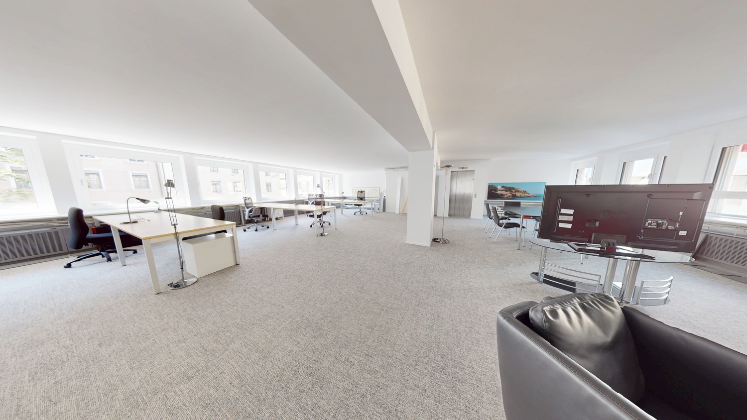 387m² office