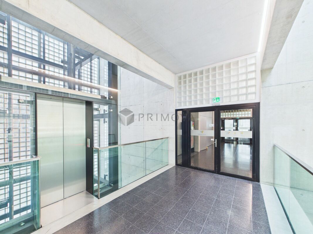 417m² office