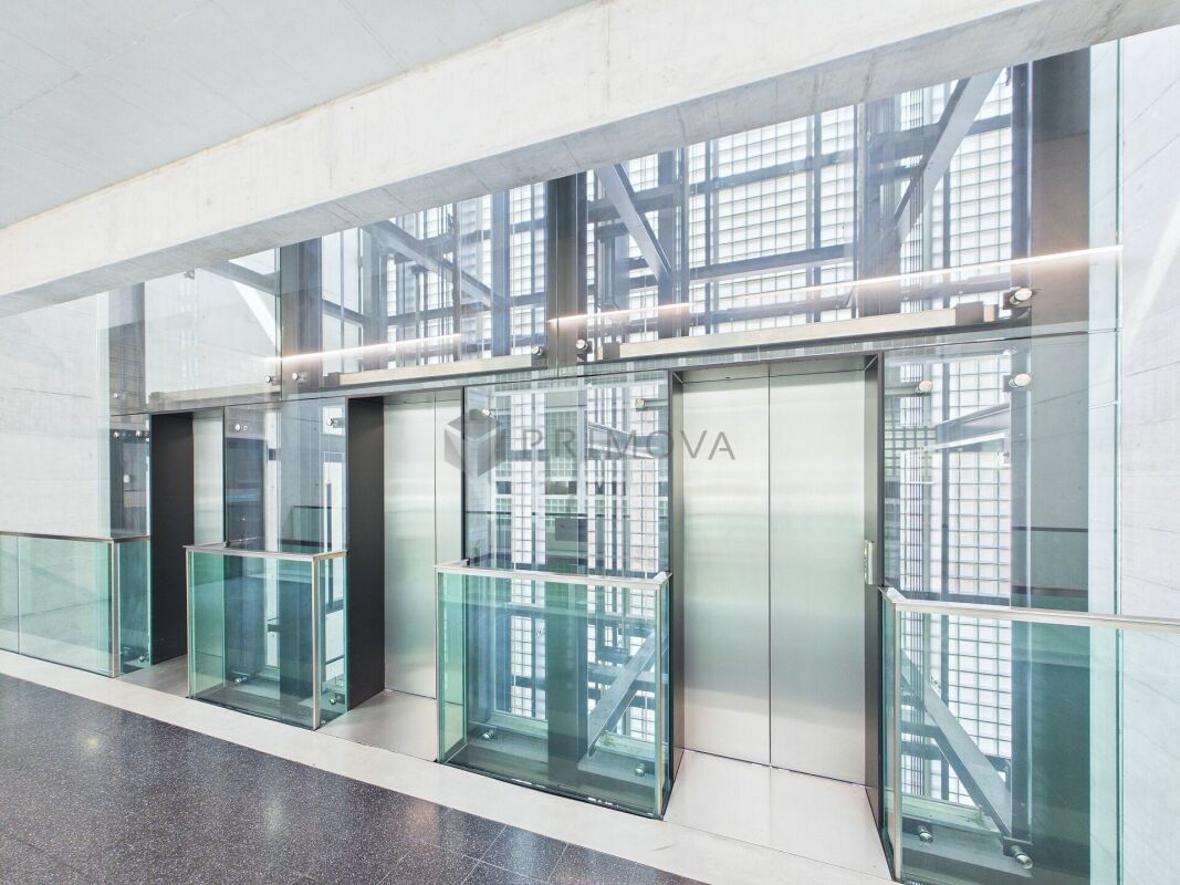 417m² office