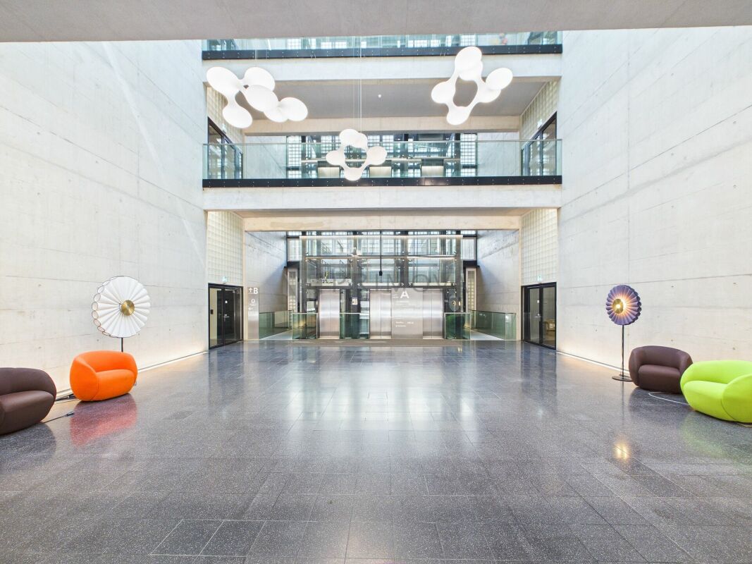 417m² office