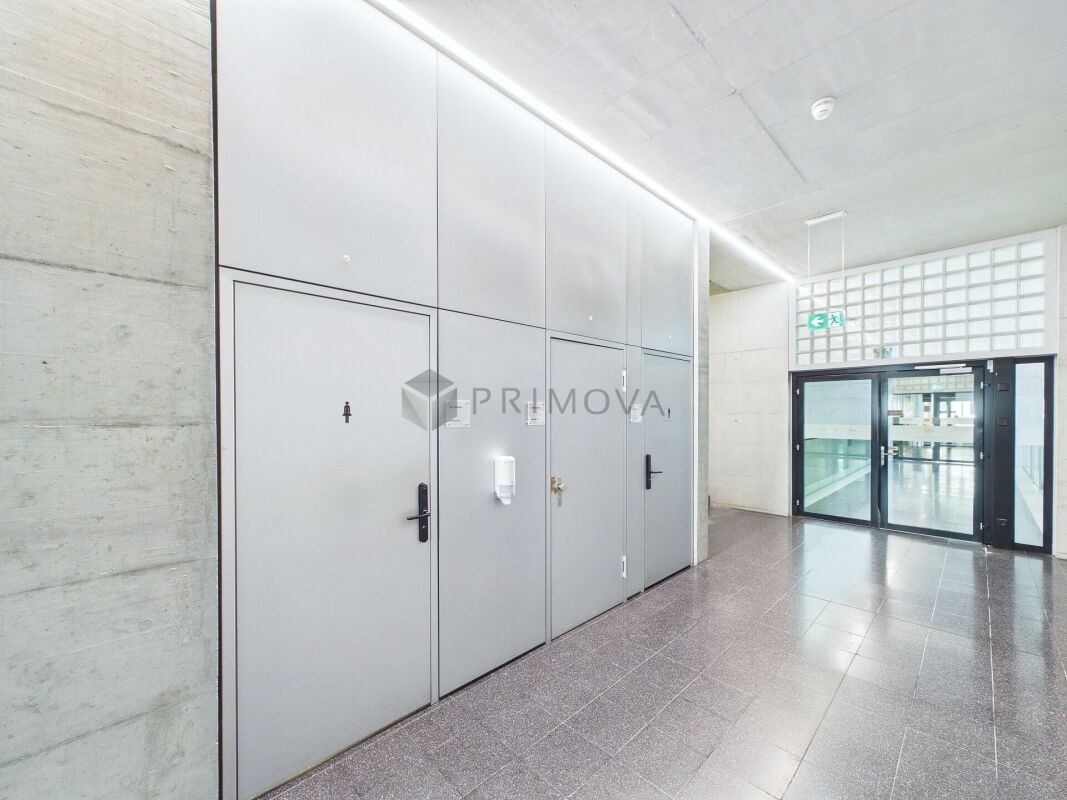 417m² office