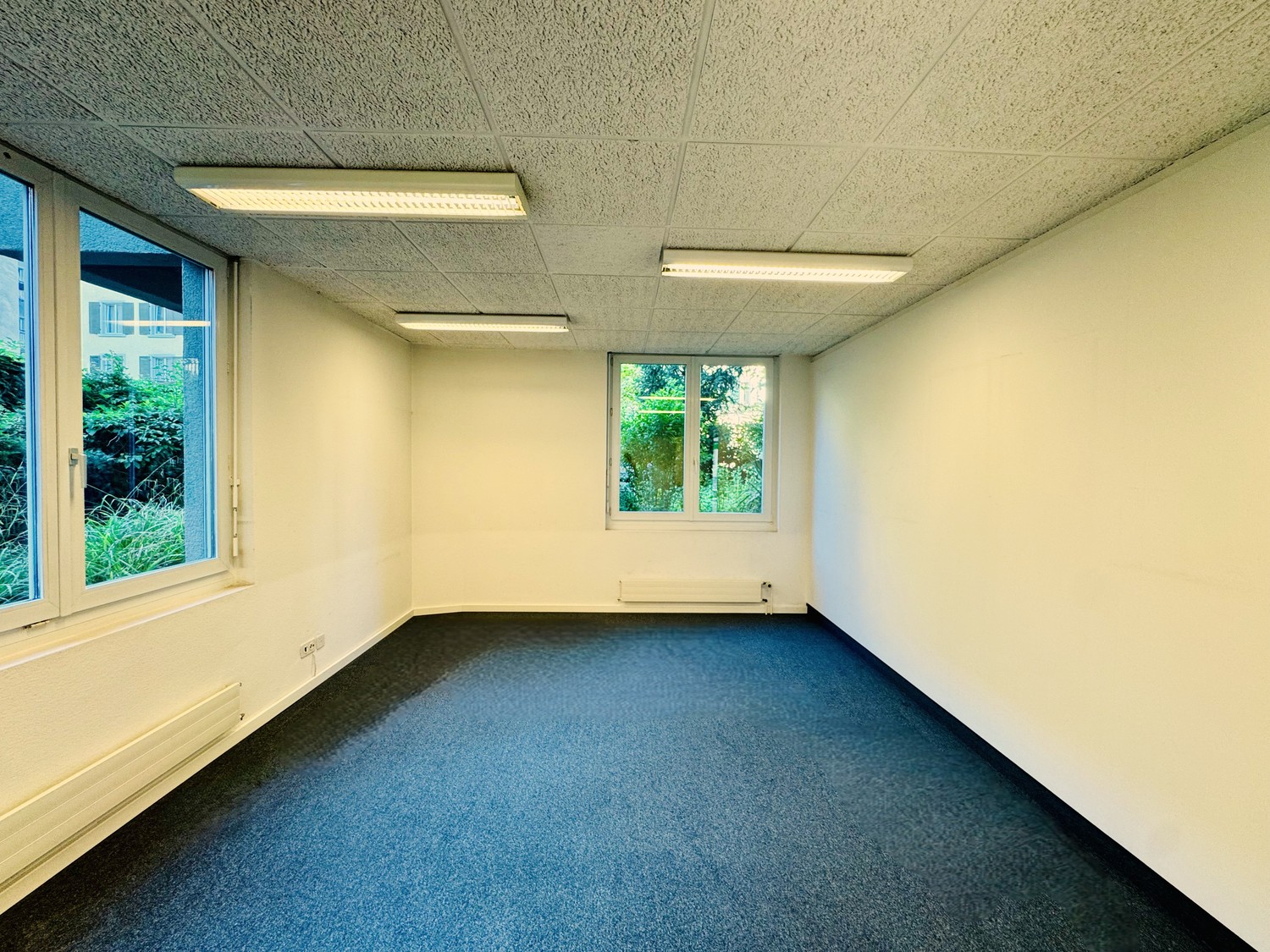 134m² shop