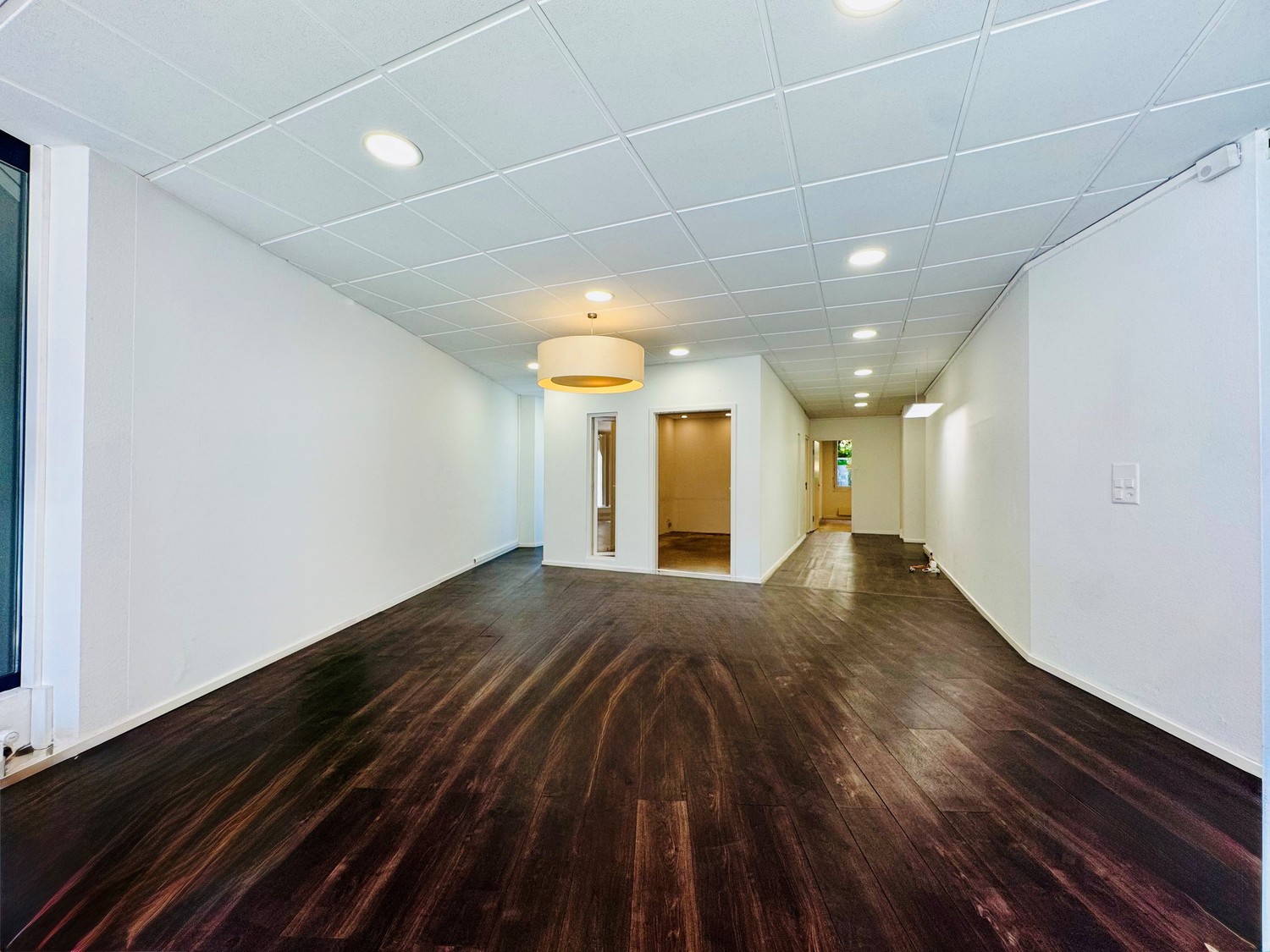 134m² shop