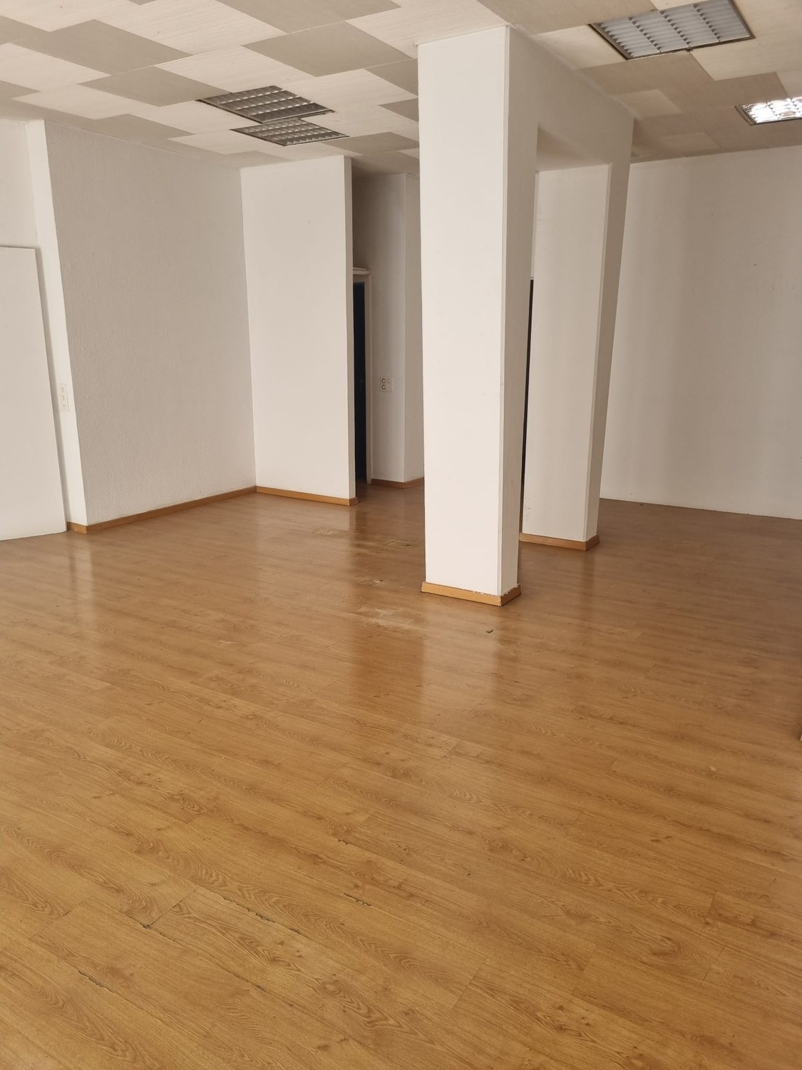 63m² commercial