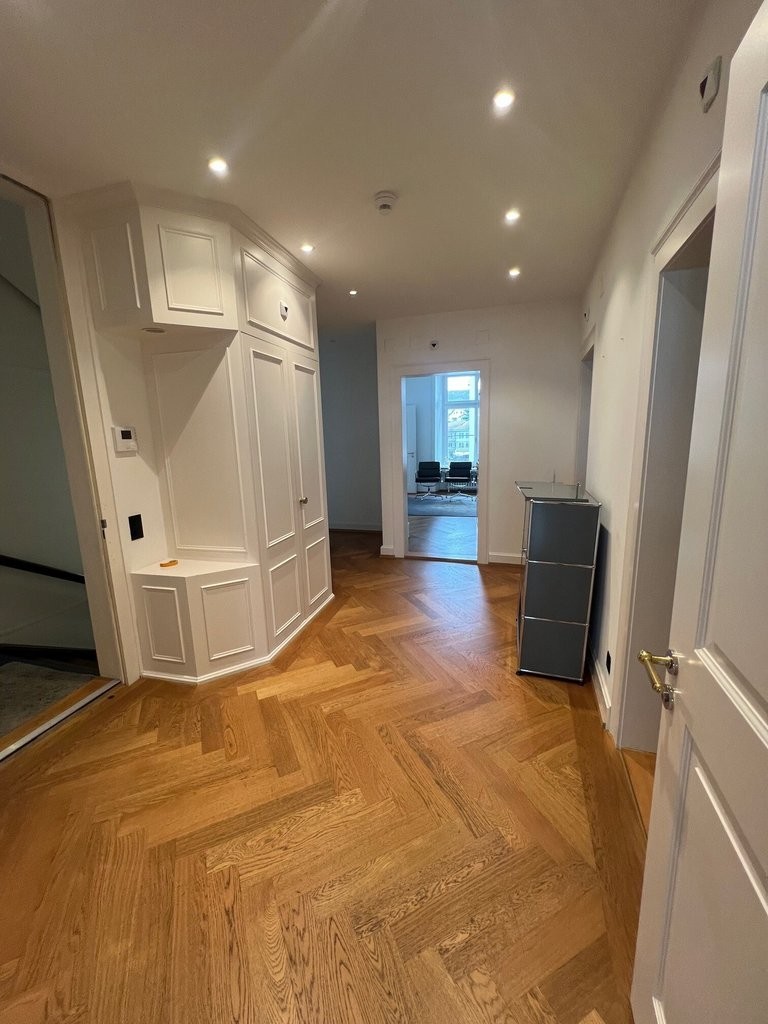 135m² office
