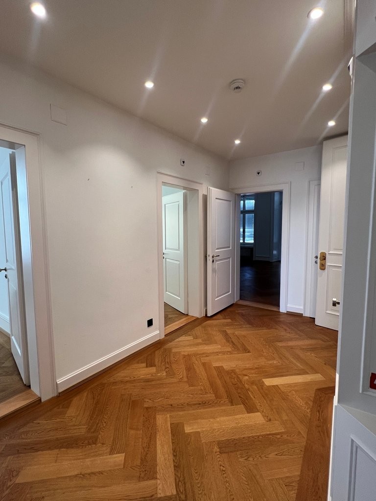 135m² office