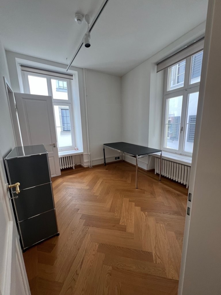 135m² office