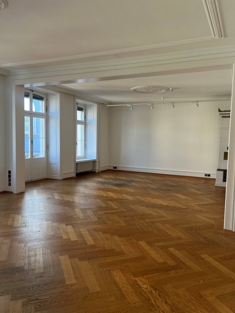 135m² office