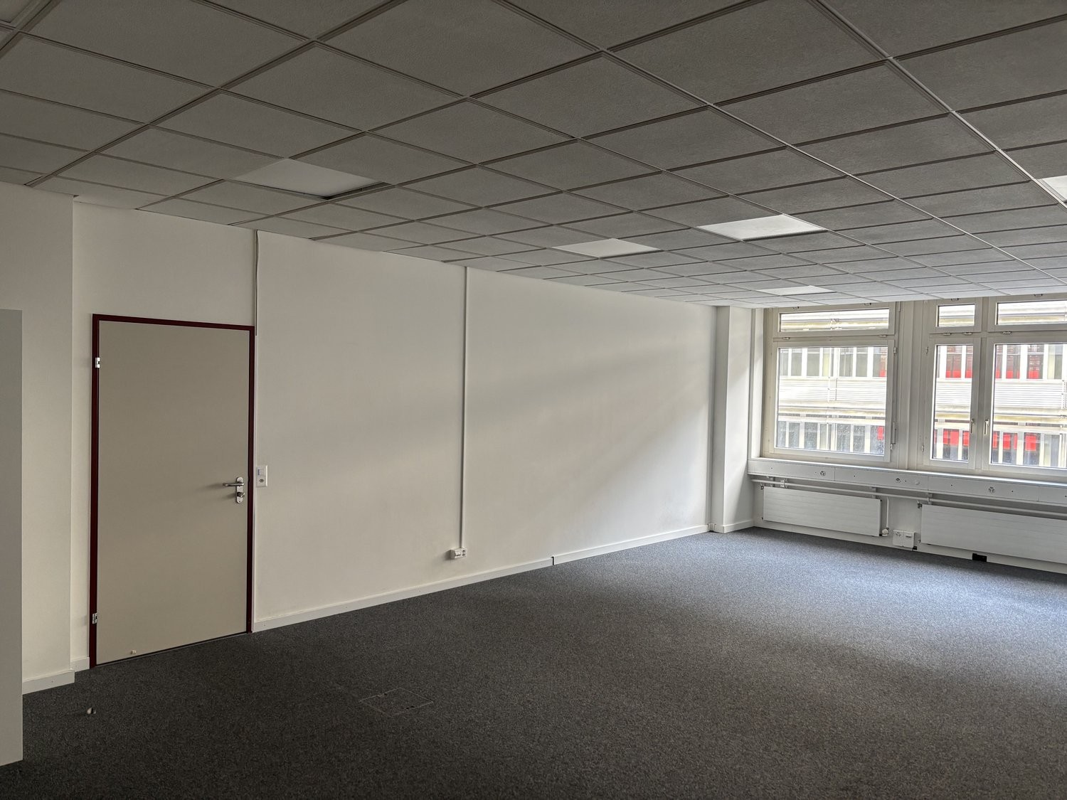 61m² commercial