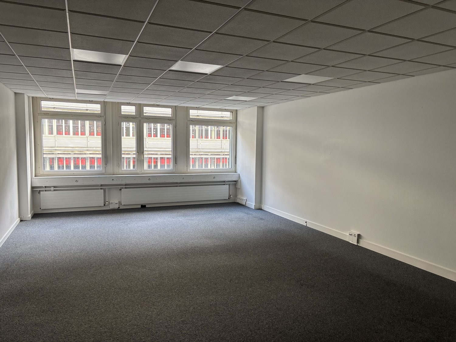 61m² commercial