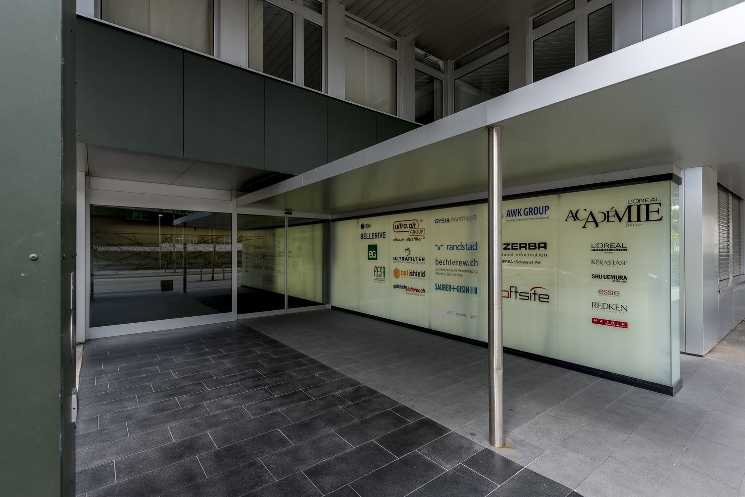 61m² commercial
