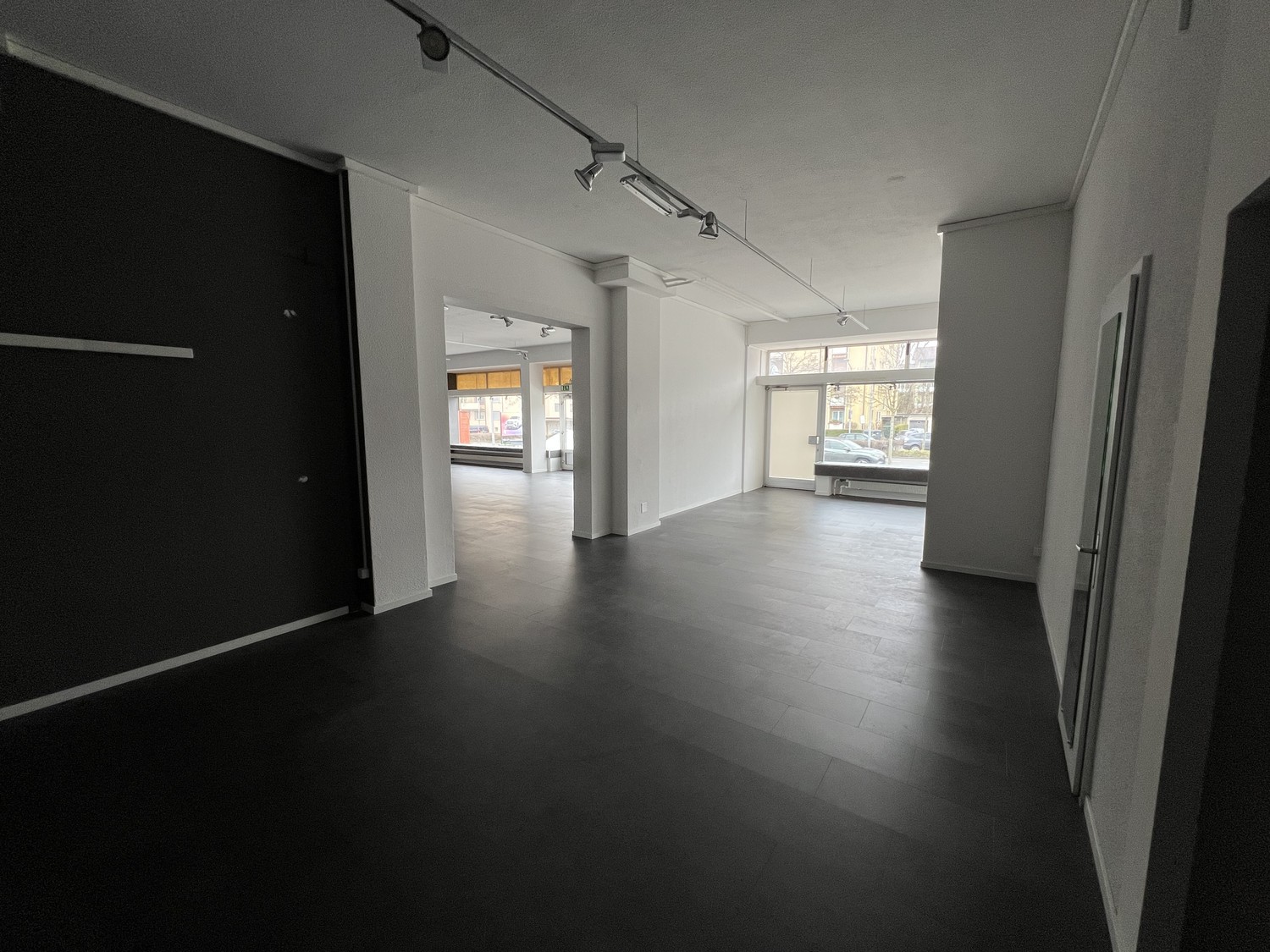 253m² shop
