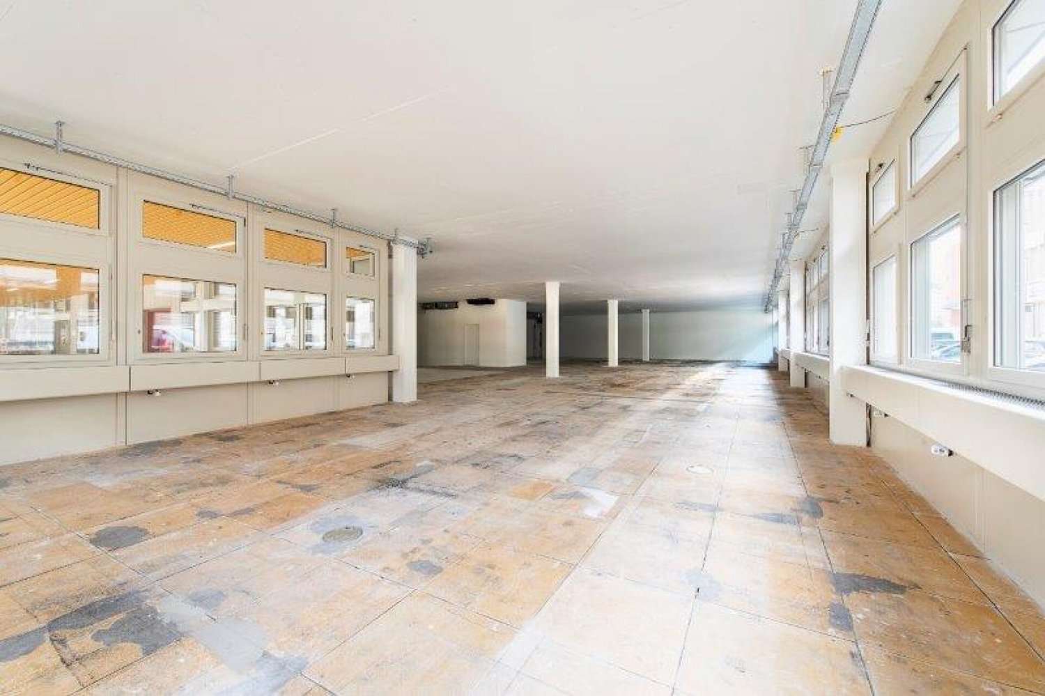1912m² de bureaux