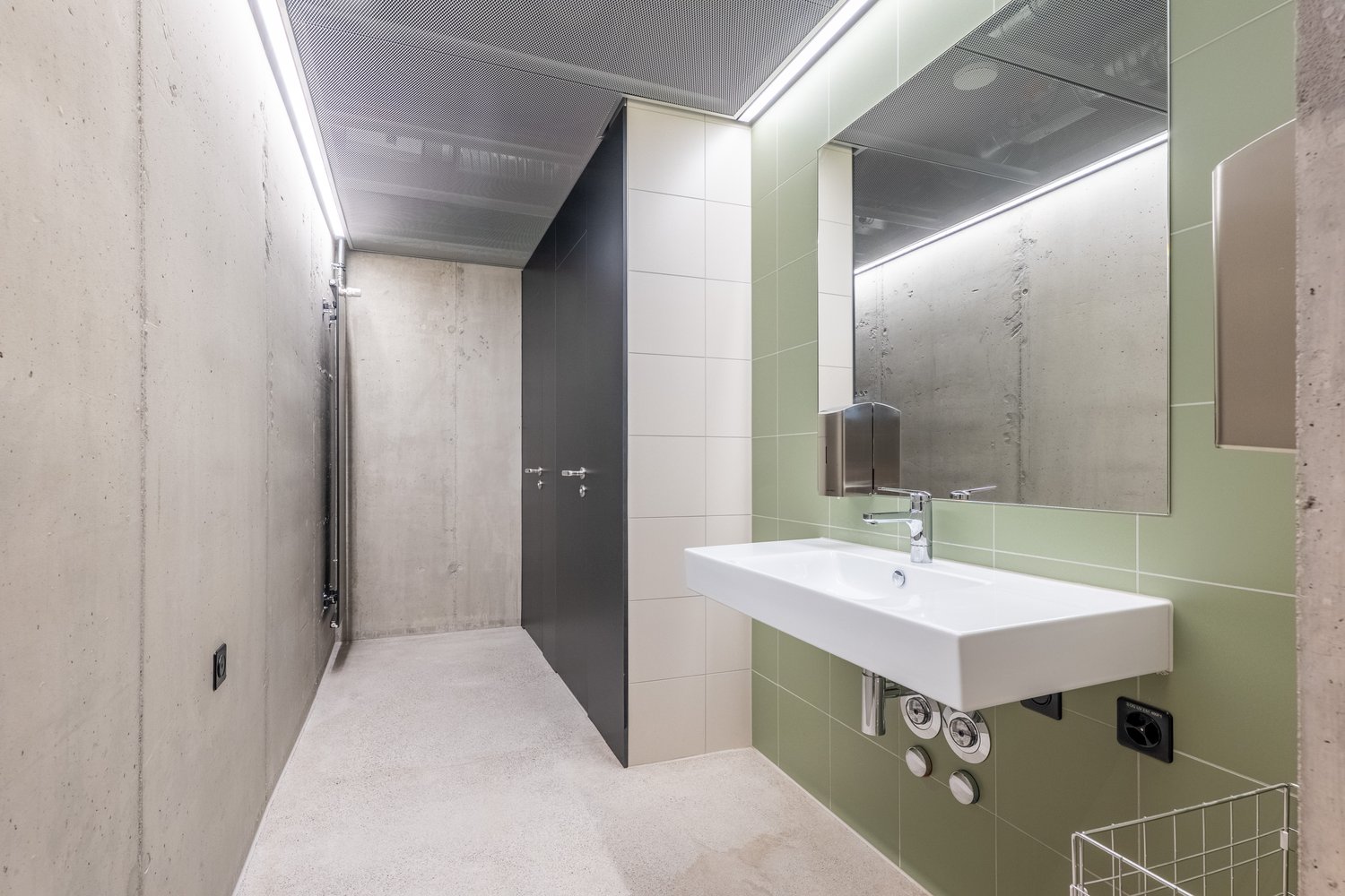 460m² commercial