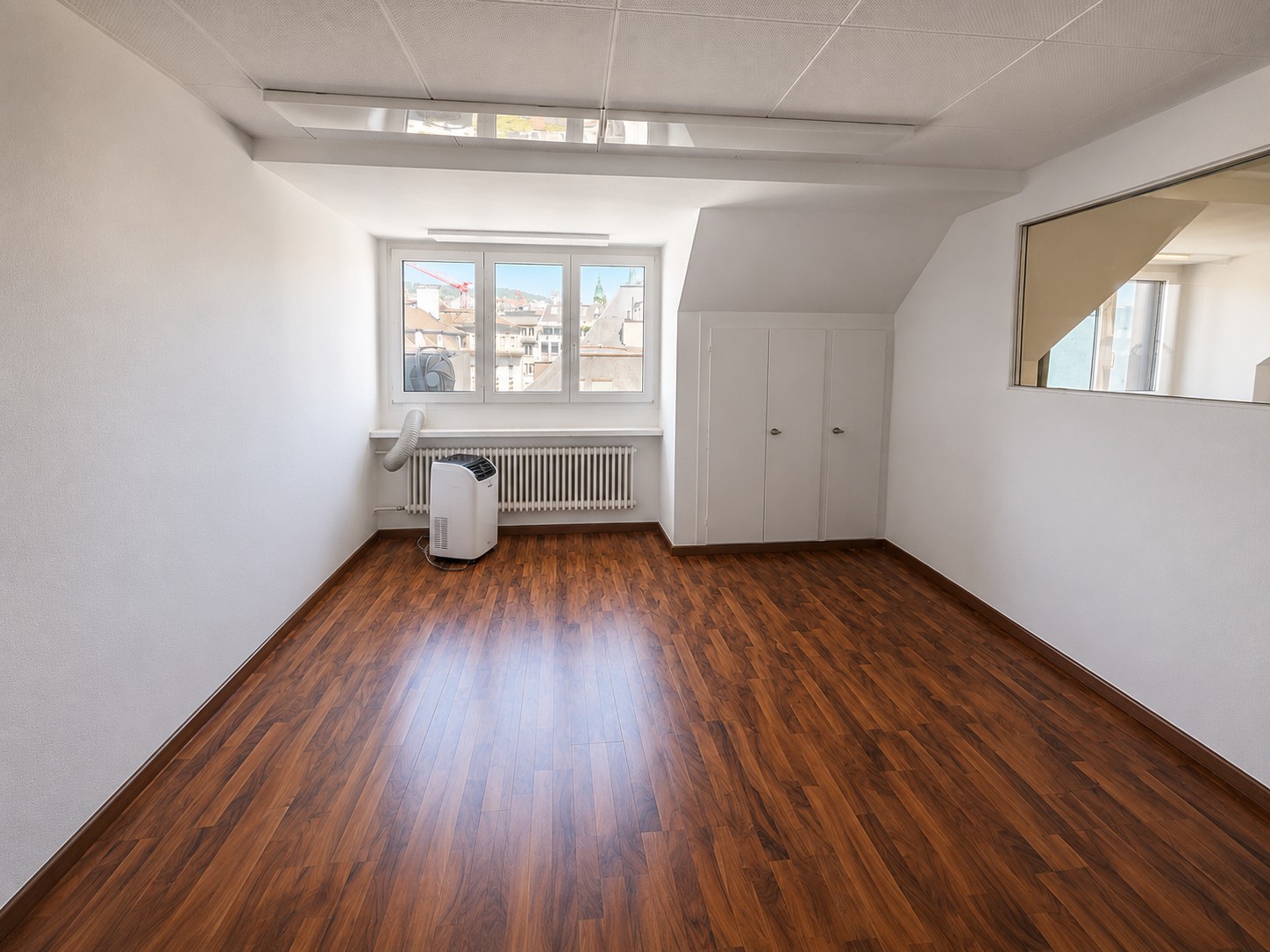 174m² office