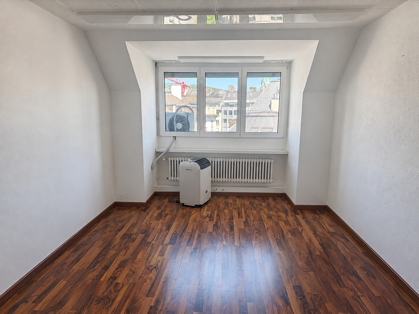 174m² office