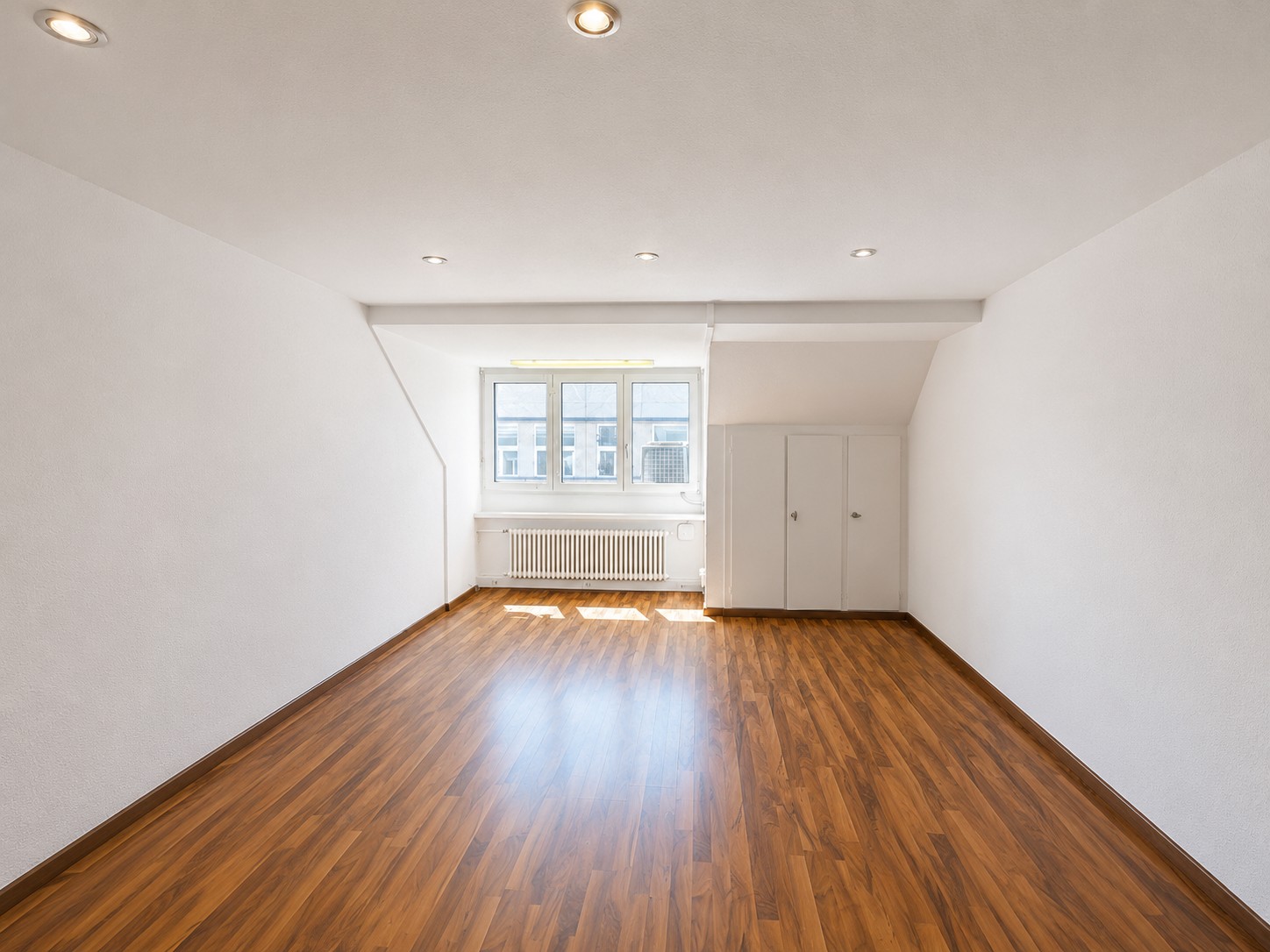 174m² office