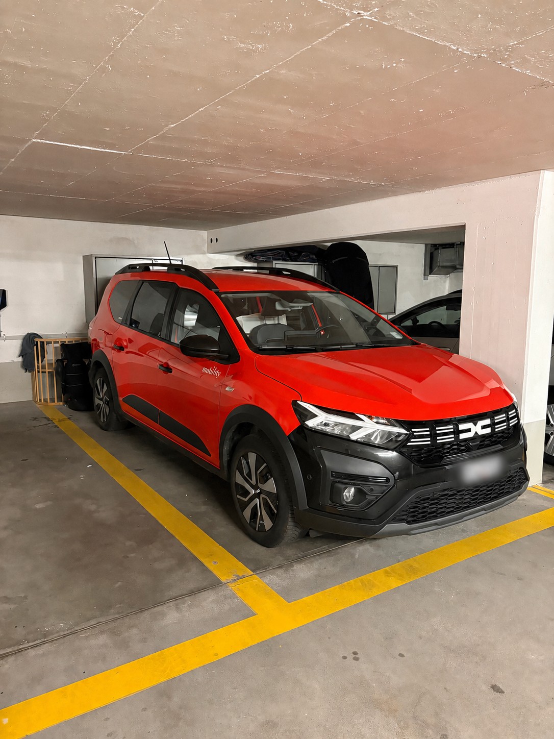 Underground slot","description":"Parking space in underground garage; with electric charging possibility (upon arrangement); more pictures available upon interest."}
