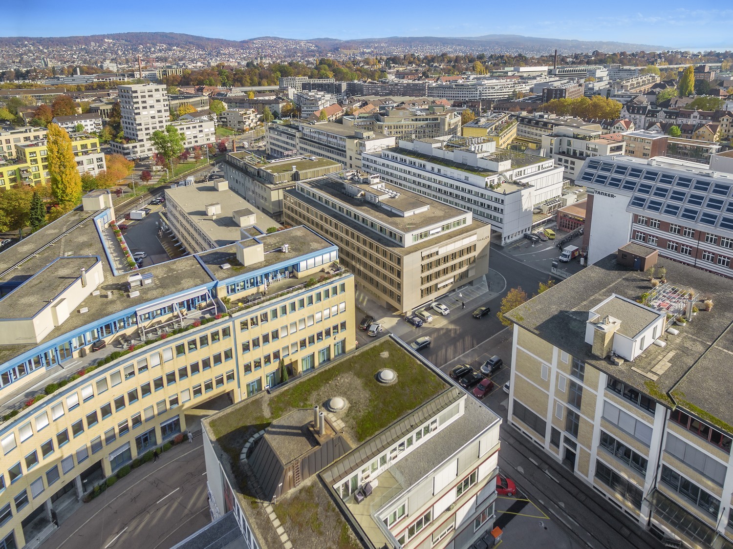 798m² office