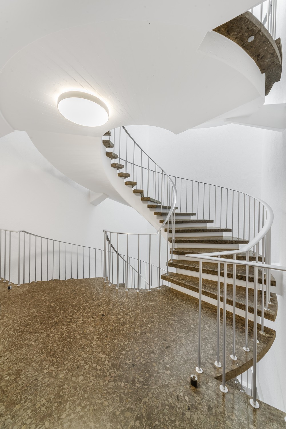 798m² office