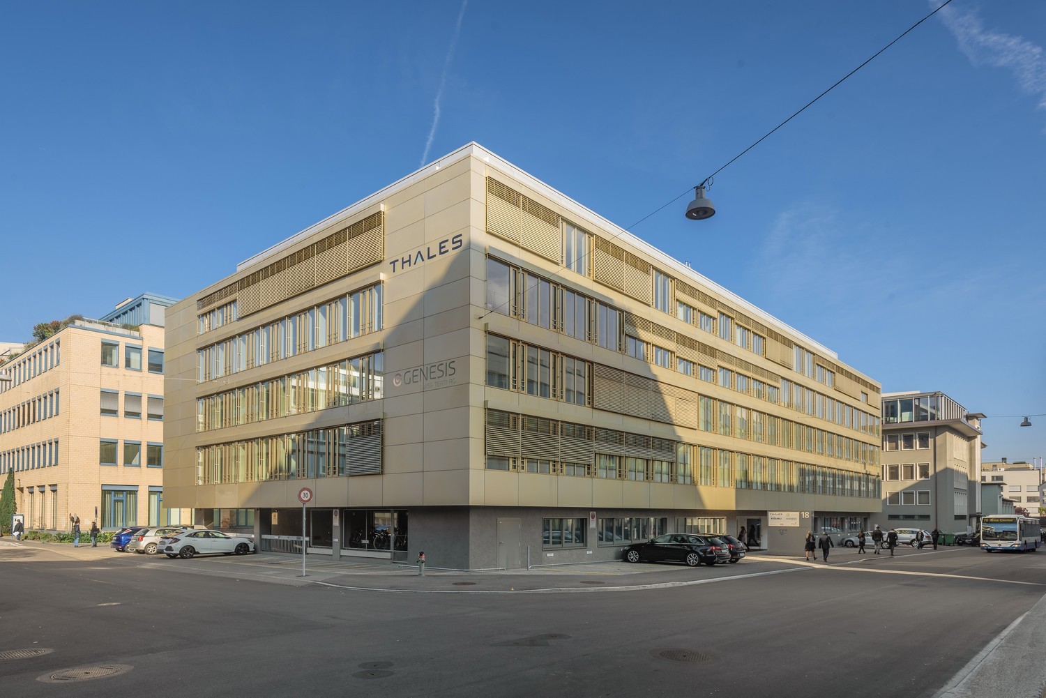 798m² office