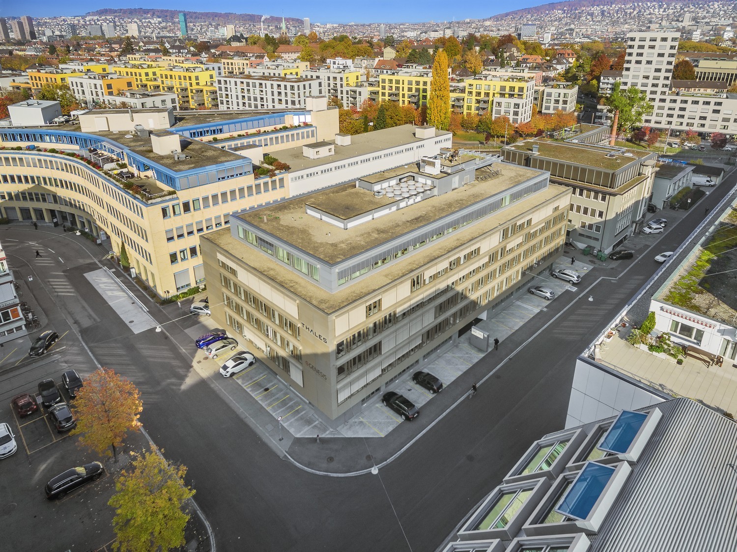 798m² office