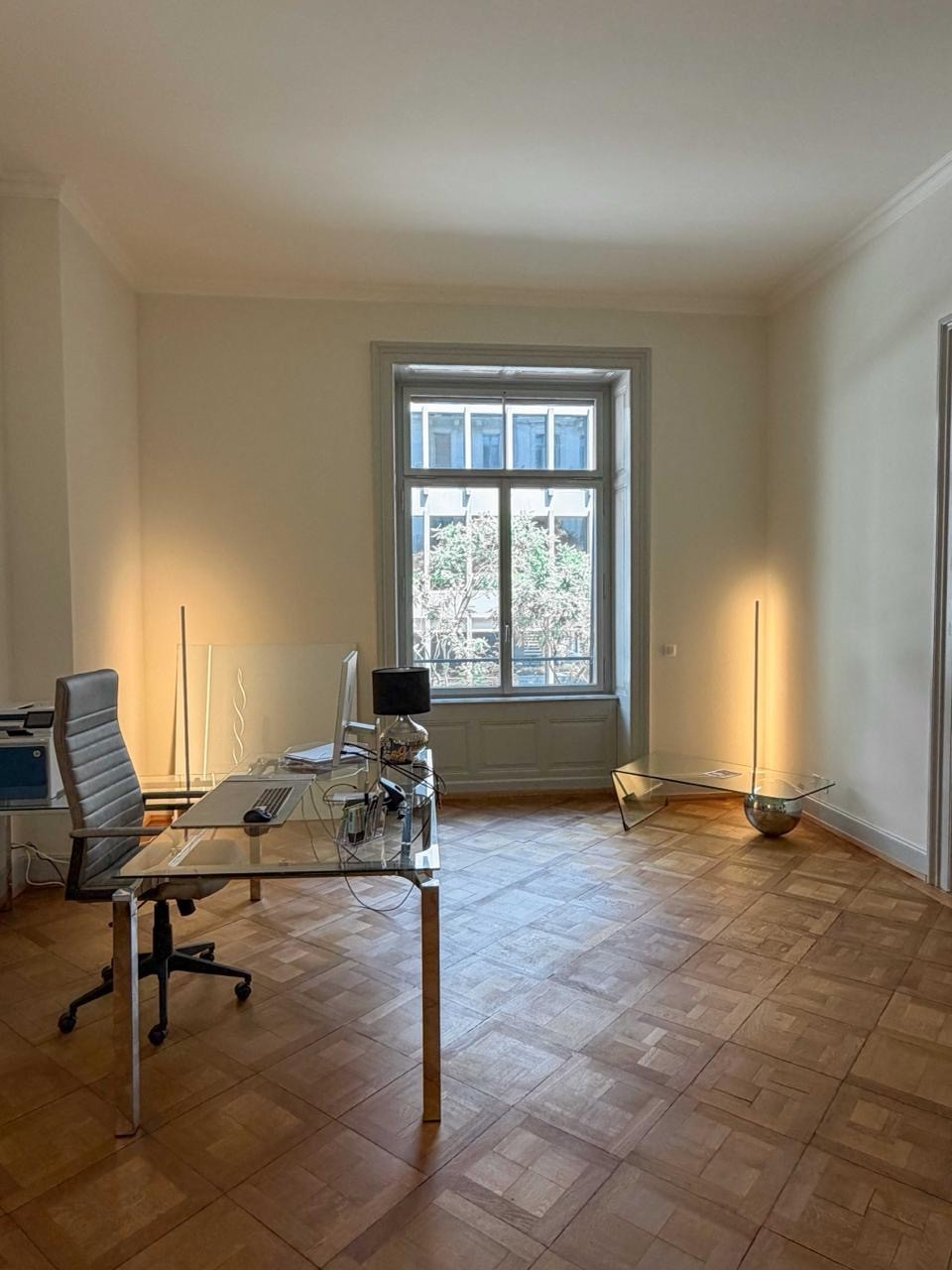 102m² office