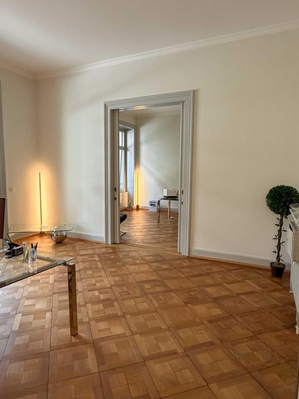102m² office