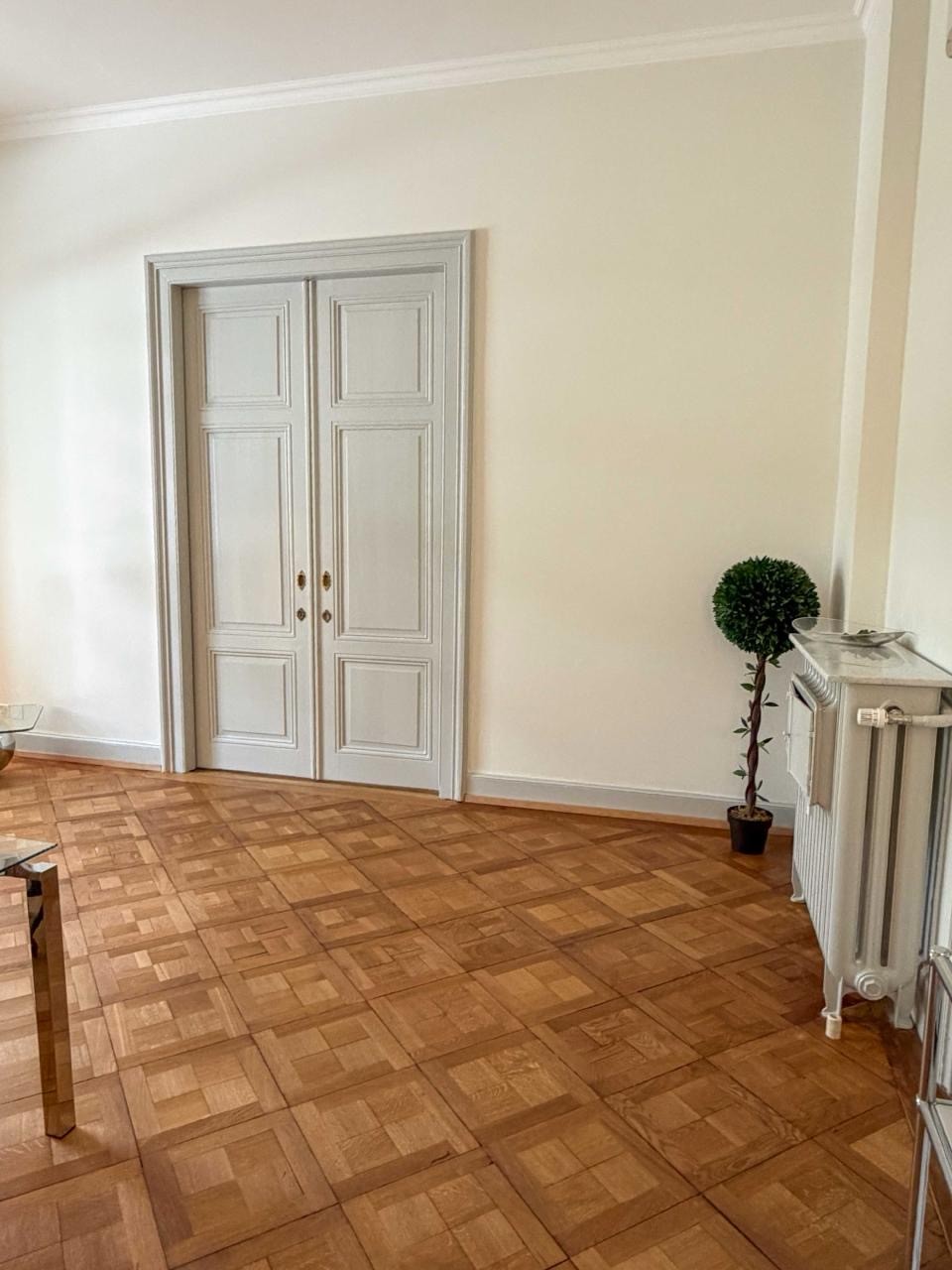 102m² office
