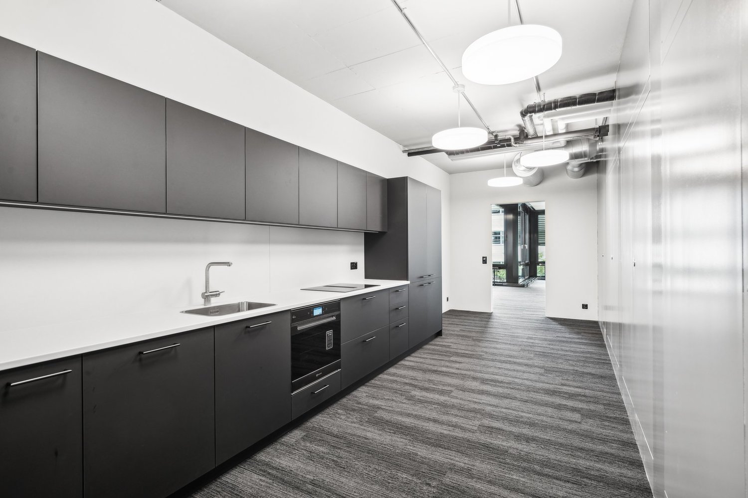 1320m² office