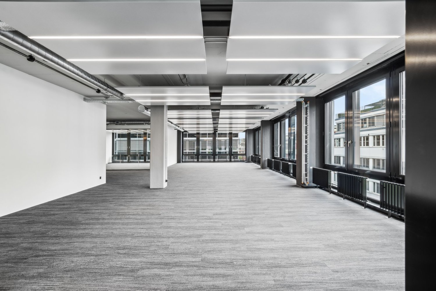 1320m² office