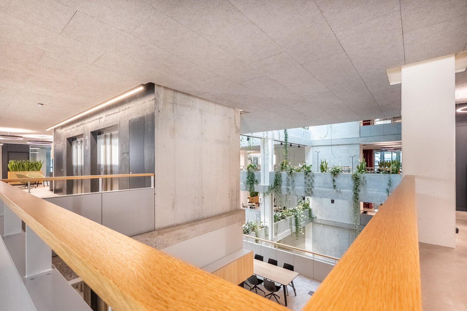 1990m² commercial