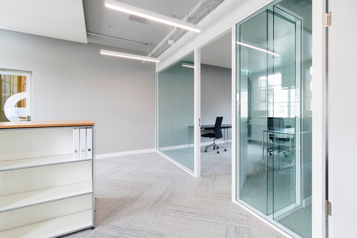 506m² office