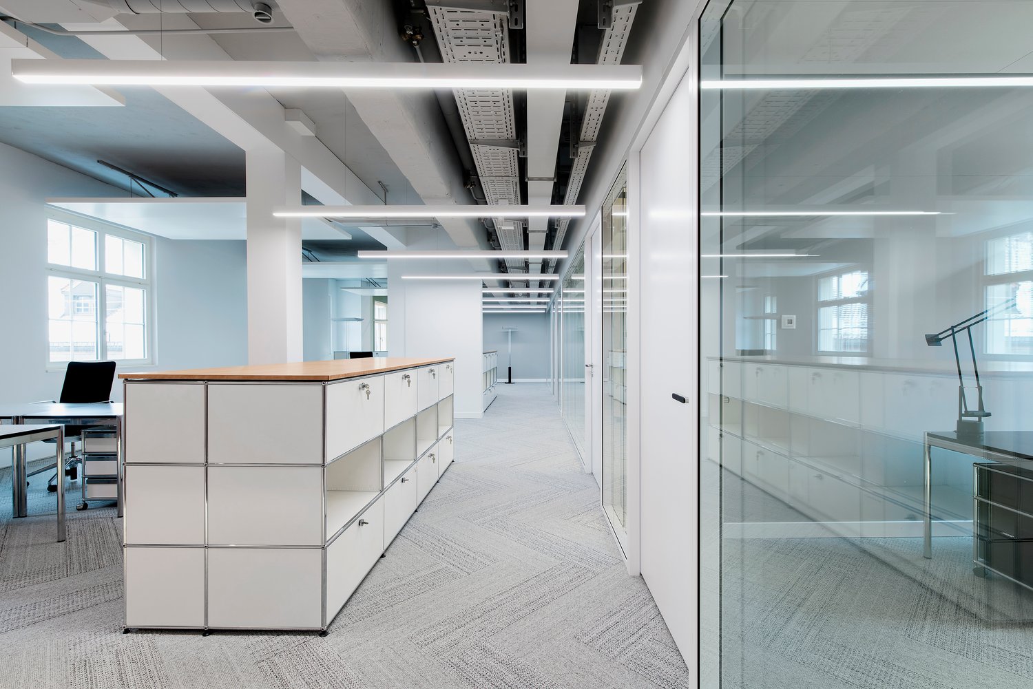 506m² office