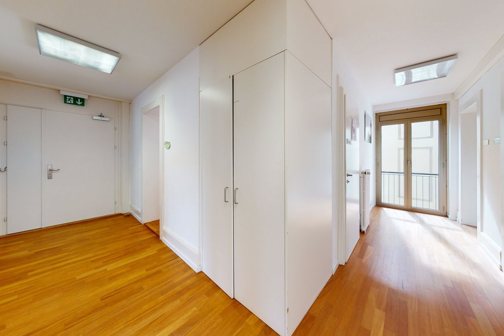 139m² office